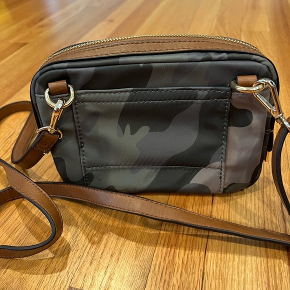 Tommy HILFIGER crossbody/belt bag EUC - Picture 6 of 14